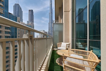 panoramic terrace and burj khalifa view