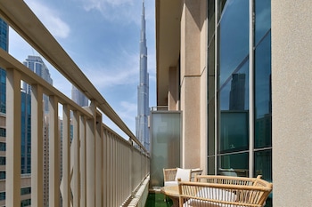 panoramic terrace and burj khalifa view