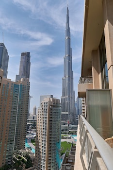 panoramic terrace and burj khalifa view