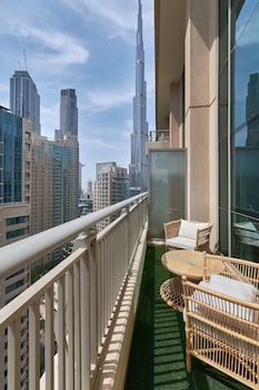 panoramic terrace and burj khalifa view