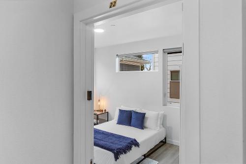 Balerion's Shadowed Suite,621 Malden Ave E,2 star