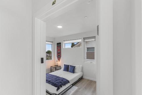 Tides Of Seasmoke Suite,621 Malden Ave E,2 star