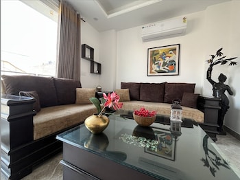fully furnished room in hauz khas
