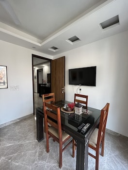 fully furnished room in hauz khas