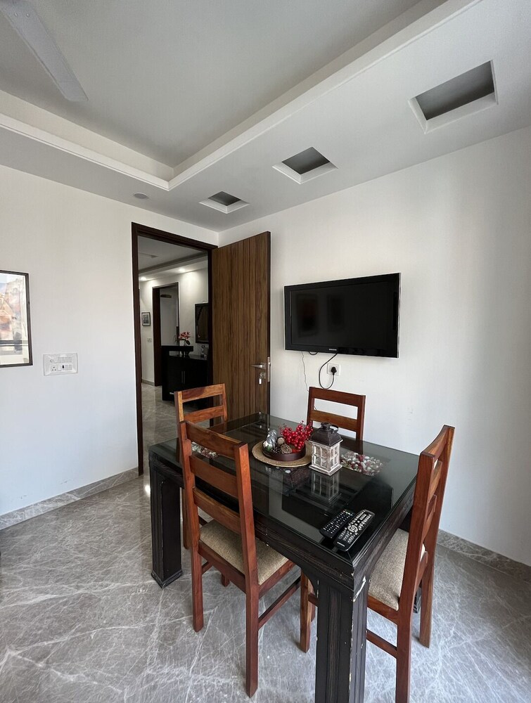 fully furnished room in hauz khas