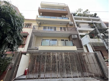 fully furnished room in hauz khas