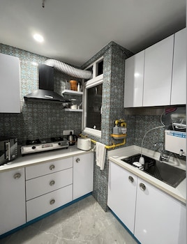 fully furnished room in hauz khas