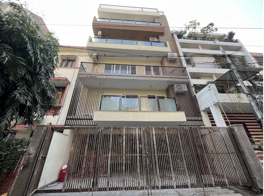 fully furnished room in hauz khas