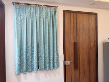 fully furnished room in hauz khas