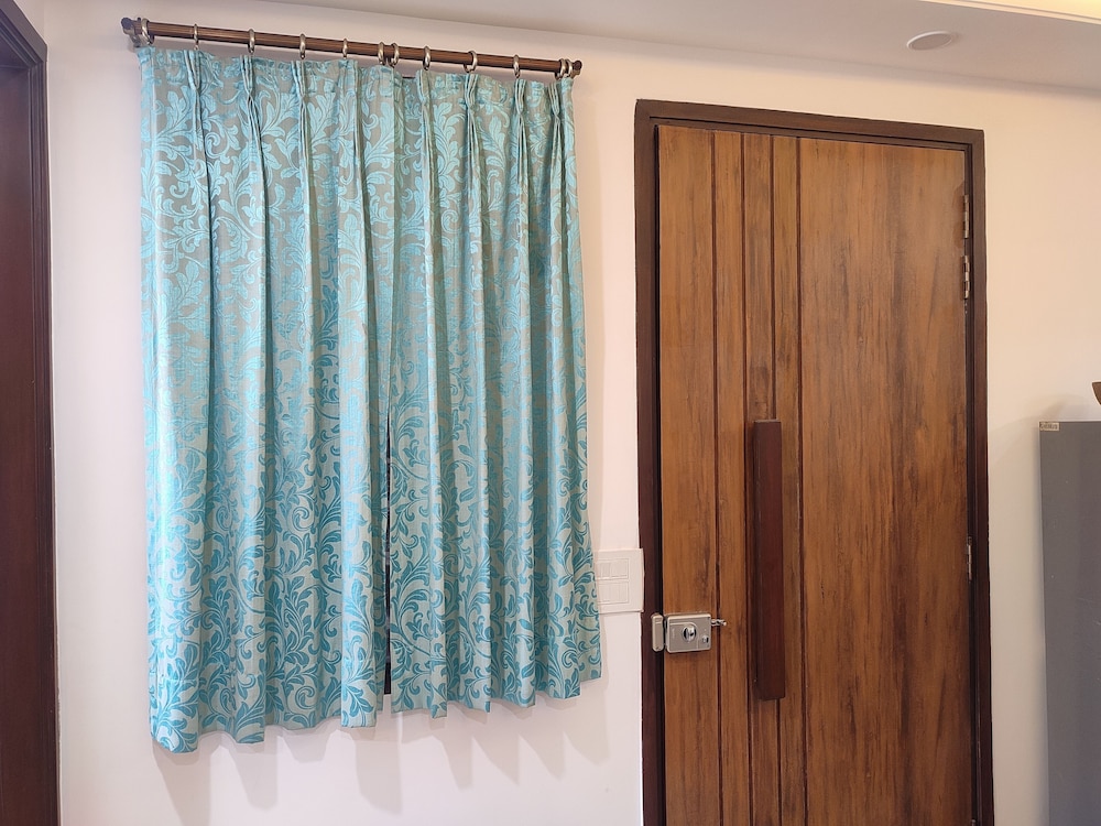 fully furnished room in hauz khas