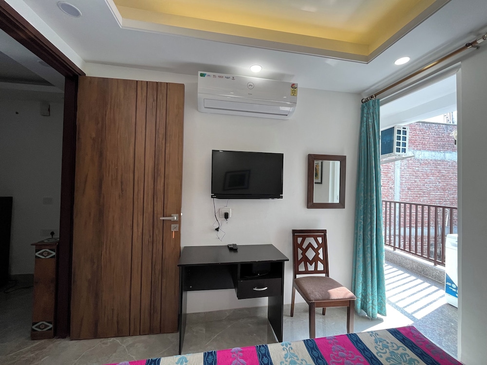 fully furnished room in hauz khas