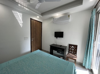 fully furnished room in hauz khas
