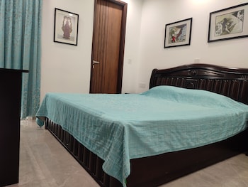 fully furnished room in hauz khas