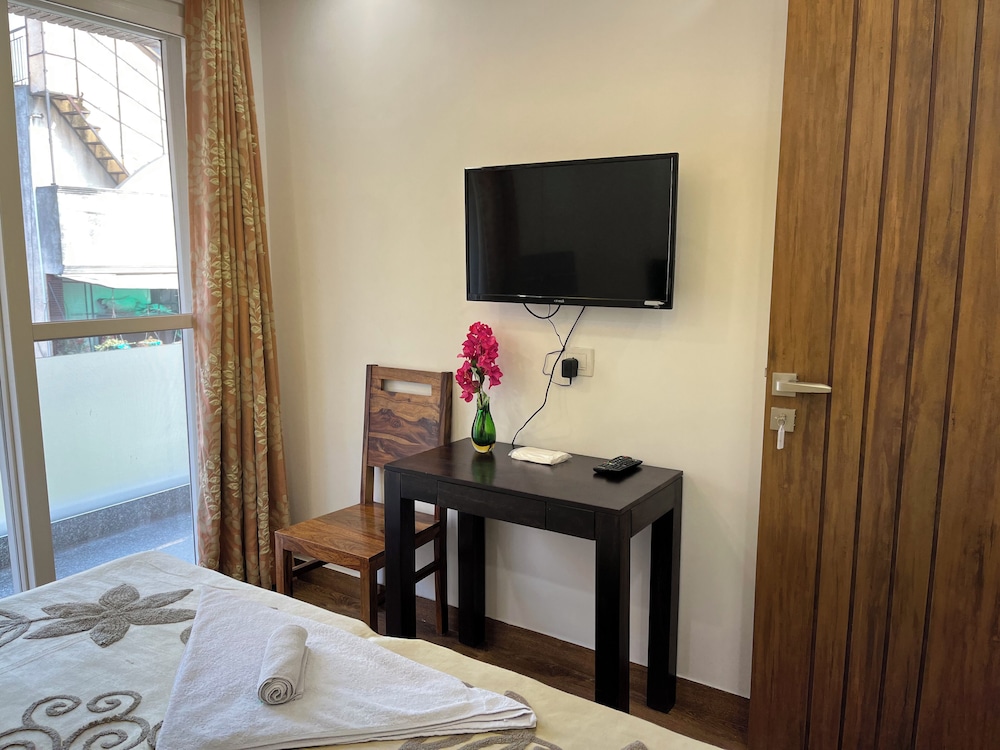 fully furnished room in hauz khas