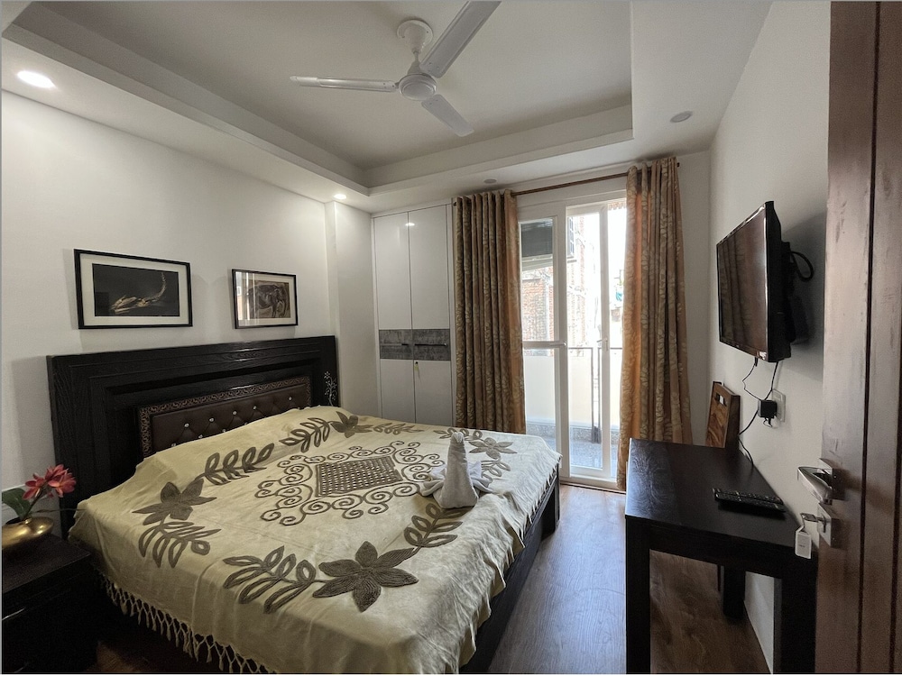 fully furnished room in hauz khas
