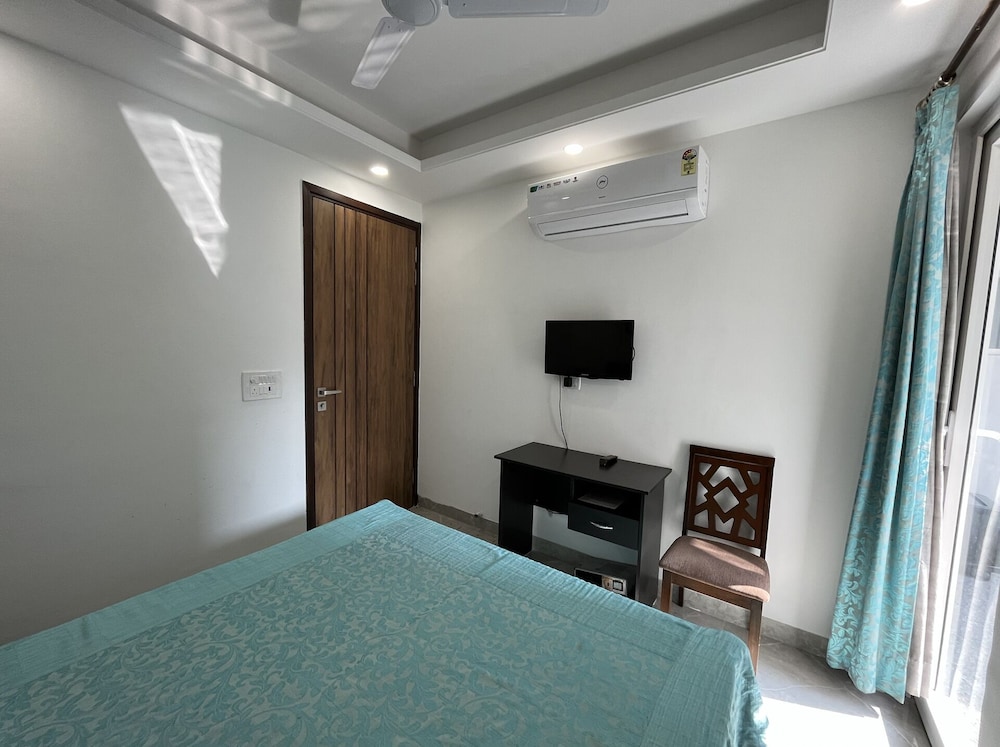 fully furnished room in hauz khas