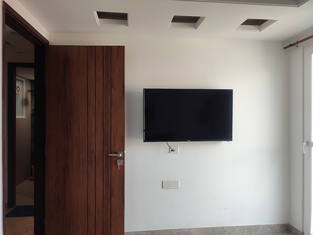 fully furnished room in hauz khas