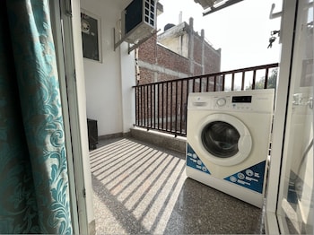 fully furnished room in hauz khas