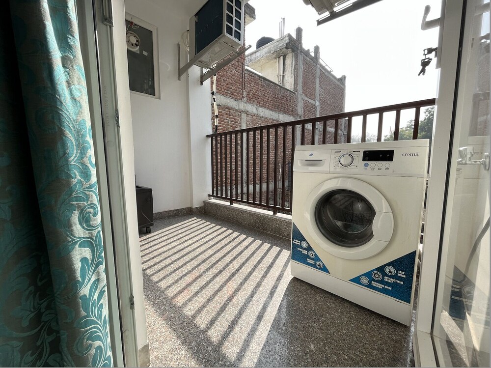 fully furnished room in hauz khas
