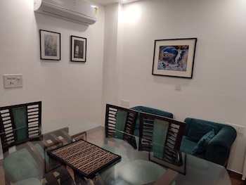 fully furnished room in hauz khas