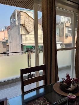 fully furnished room in hauz khas