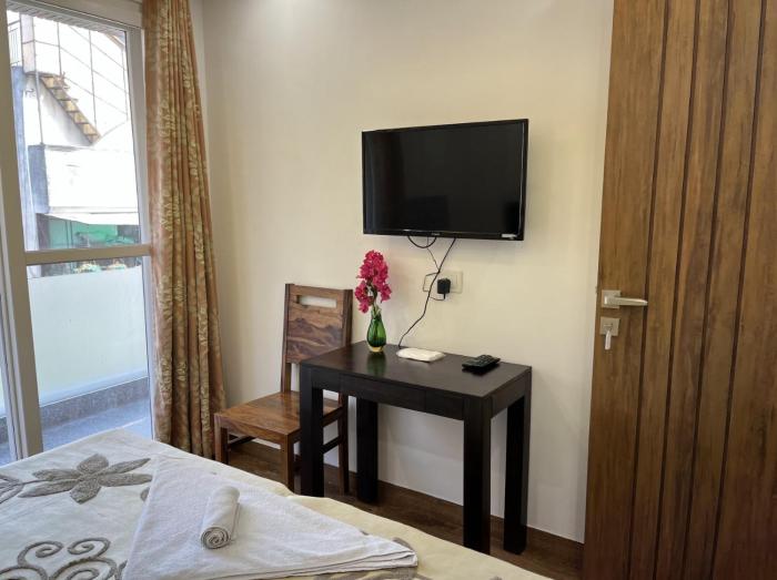 fully furnished room in hauz khas