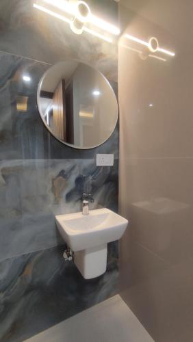 Fully Furnished Room In Hauz Khas,,4 star