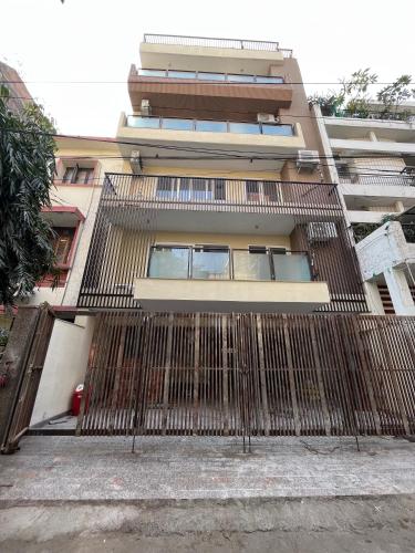 fully furnished room in hauz khas