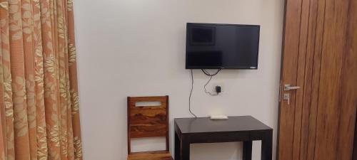 fully furnished room in hauz khas