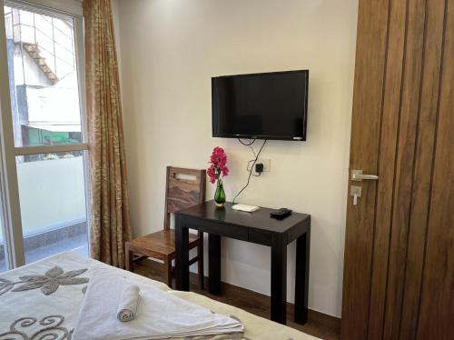 fully furnished room in hauz khas