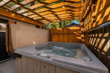 Old Town Retreat W/ Hot Tub Steps From Csu!,212 W Myrtle St.,4 star