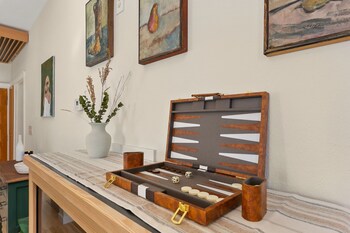 Lavish Retreat In Old Town - Walk Everywhere!,317 Cherry Street,3 star