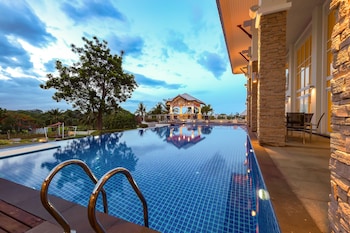 7 Bedrooms Mansion On The Golf Course-Jb,,4 star