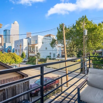 urban jungle retreat in the htx skyline