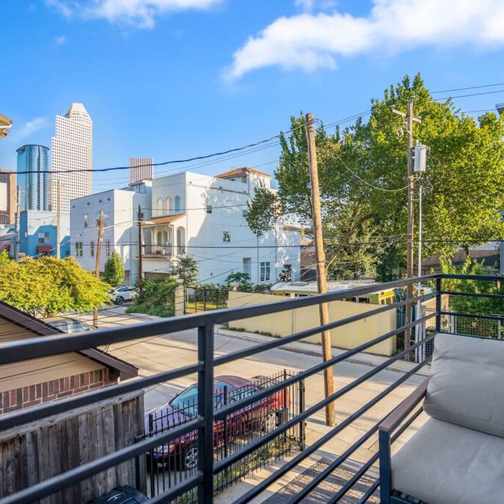 urban jungle retreat in the htx skyline