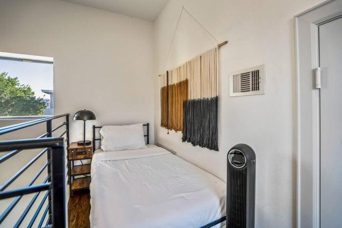 urban jungle retreat in the htx skyline