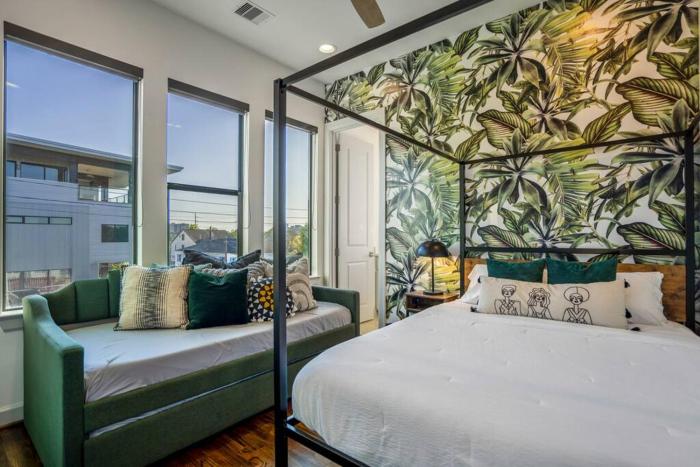 urban jungle retreat in the htx skyline