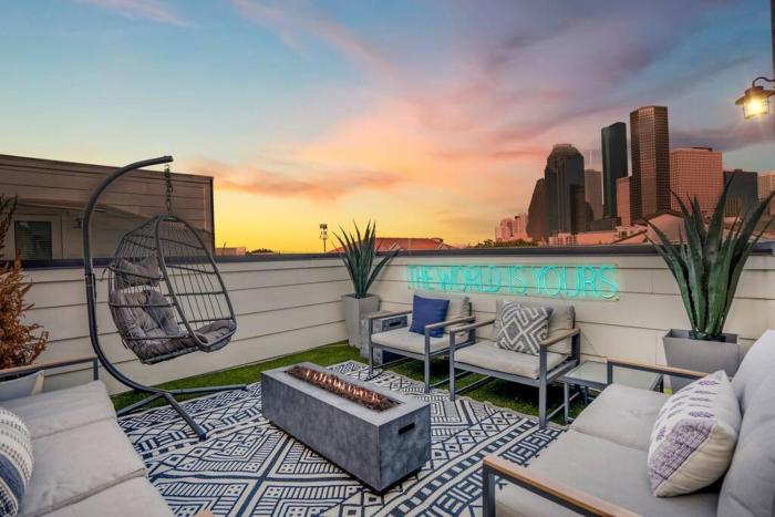 urban jungle retreat in the htx skyline