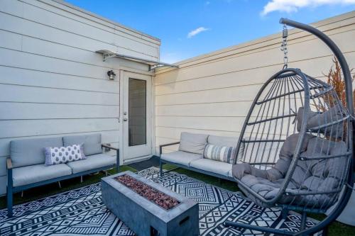 urban jungle retreat in the htx skyline