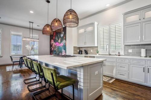 urban jungle retreat in the htx skyline