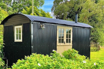 shepherd hut glamping in northumberland