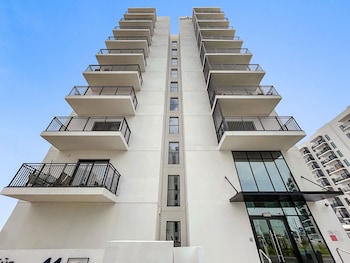 silkhaus waters edge tower yas island