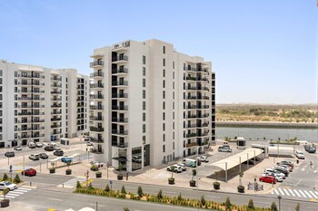 silkhaus waters edge tower yas island