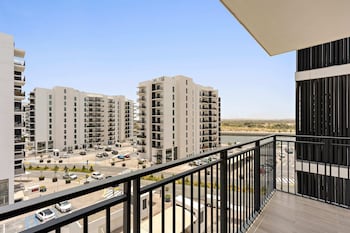 silkhaus waters edge tower yas island