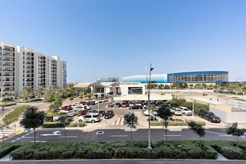 silkhaus waters edge tower yas island