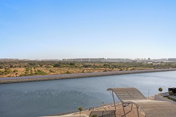 silkhaus waters edge tower yas island