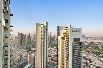 silkhaus waters edge tower yas island