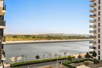 silkhaus waters edge tower yas island