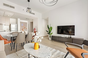 silkhaus waters edge tower yas island