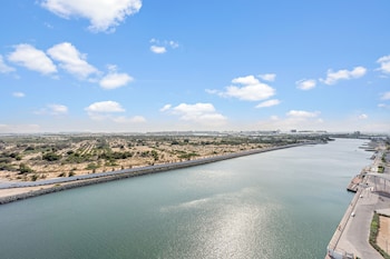 silkhaus waters edge tower yas island